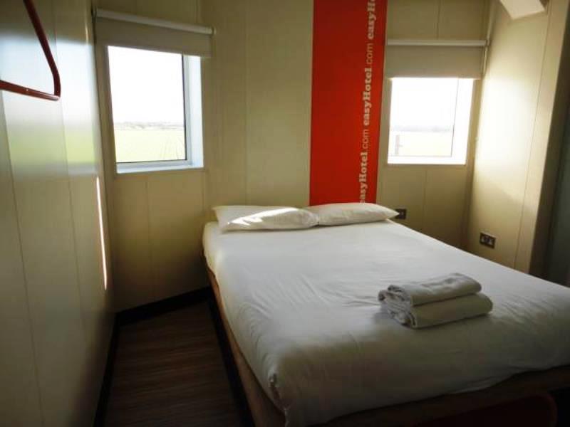 Easyhotel London Heathrow Hotel 2*