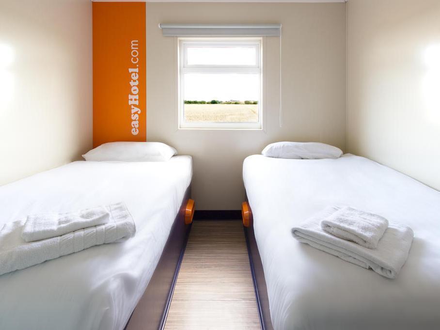 Easyhotel London Heathrow 2*