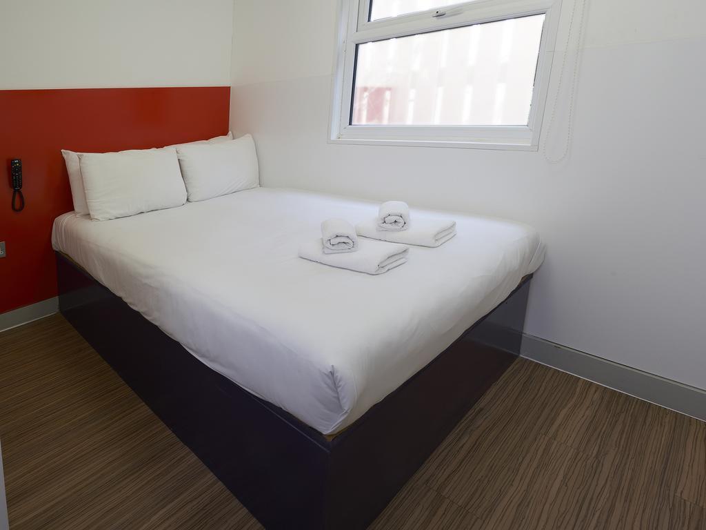 Easyhotel London Heathrow 2*