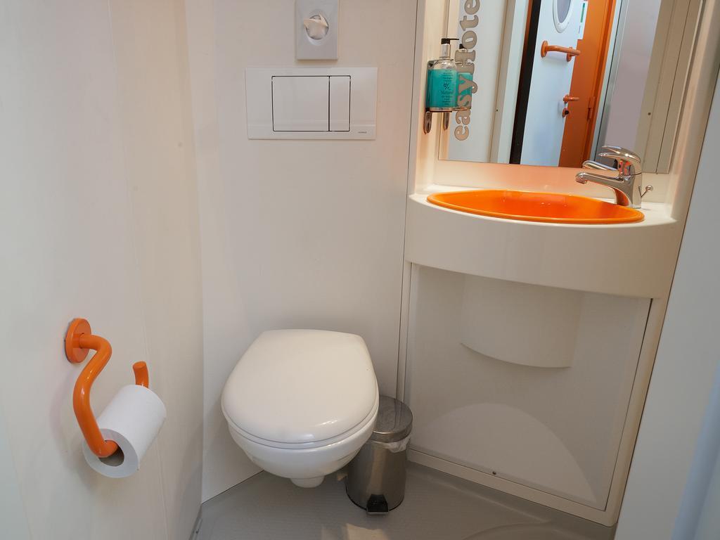 Hotel Easyhotel London Heathrow 2*