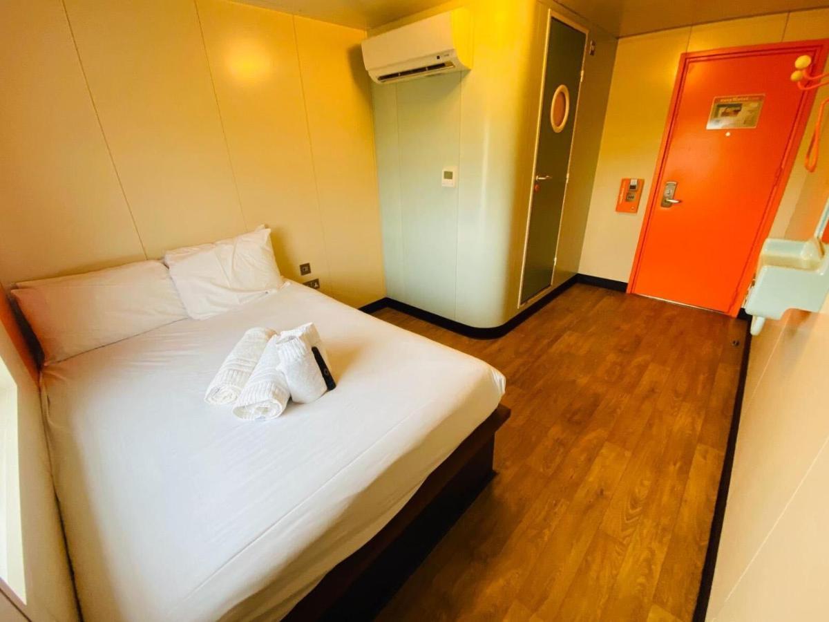 Hotel Easyhotel London Heathrow